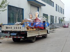 福瑞得機(jī)械手扶壓路機(jī)、框架整平機(jī)已成功裝車(chē)及時(shí)發(fā)貨
