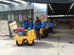 福瑞得機(jī)械手扶雙輪壓路機(jī)，二次結(jié)構(gòu)澆筑泵及時(shí)包貨