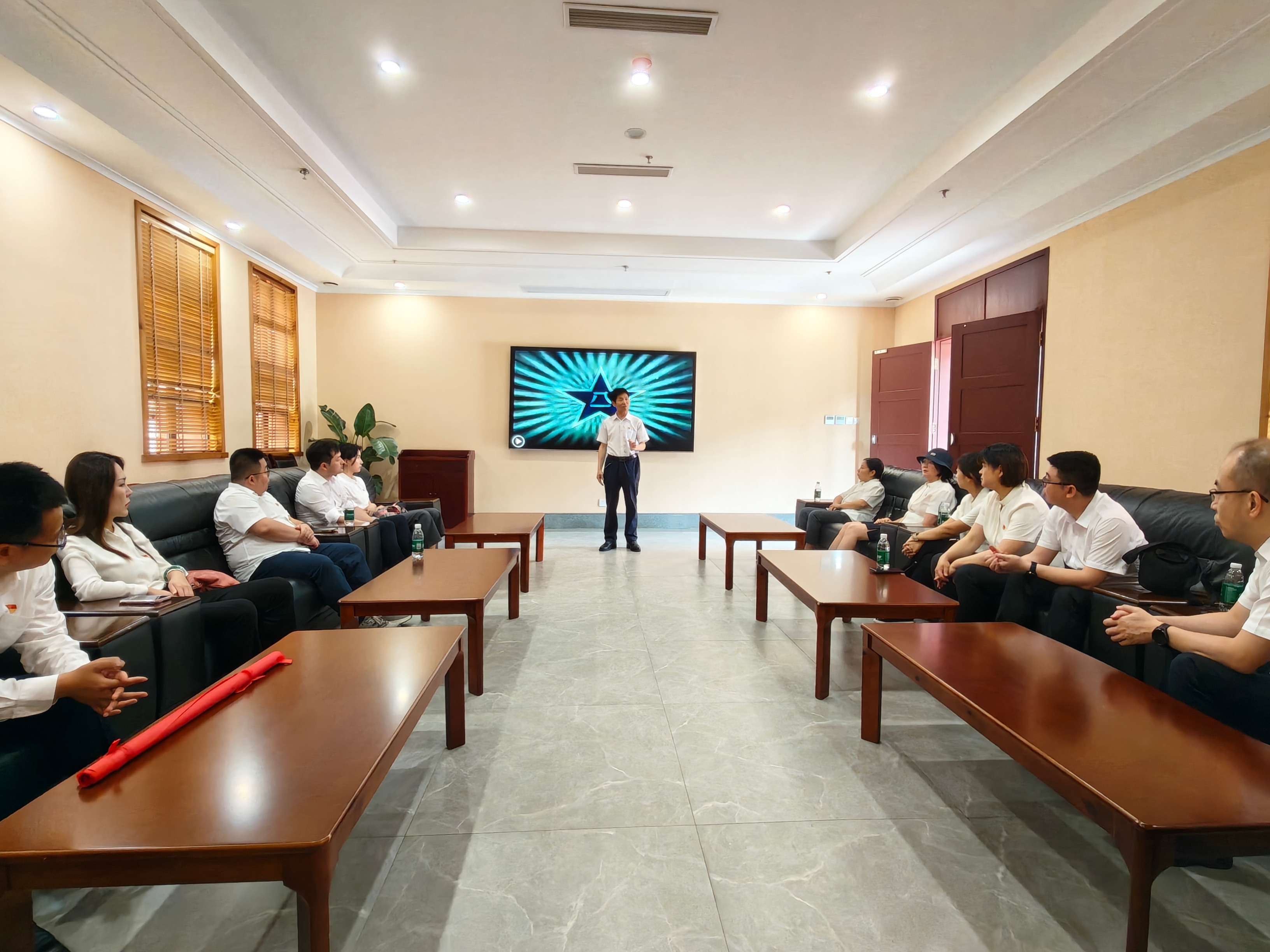 資管公司第三黨支部開展“追尋榮軍足跡  筑牢廉潔防線”主題黨日活動